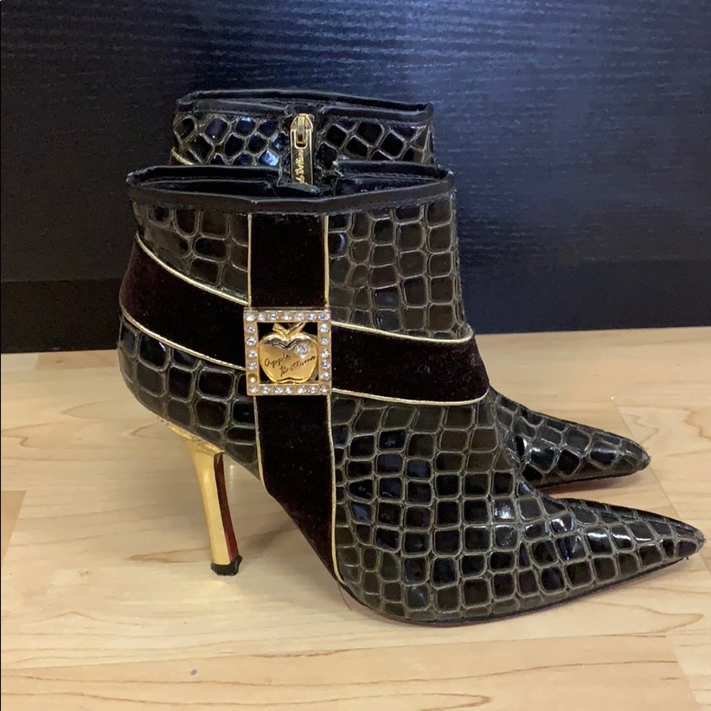 Apple bottoms ankle boots